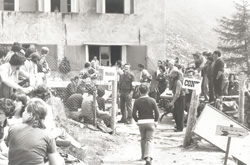 Maratona della Valle Intrasca 1977: posto di controllo e ristoro al Rifugio del Pian Cavallone