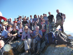 Con il CAI Verbano sul Pizzo Leone (CH): foto di gruppo sulla cima