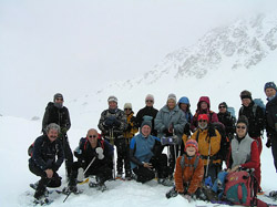 Il CAI Verbano con le ciaspole alla Rupe del Gesso in Alta Val Formazza: foto di gruppo sulla cima.