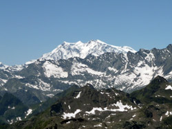 Il CAI Verbano in alta Val Bognanco: il Monte Rosa dalla cima del Pizzo Giezza
