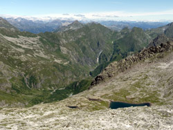 Con il CAI Verbano nel Parco Naturale dell'Alta Valle Antrona: a destra il lago Ciapivul e in basso il lungo percorso di rientro attraverso la Val Loranco
