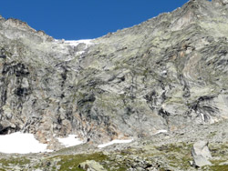 Con il CAI Verbano nel Parco Naturale dell'Alta Valle Antrona: la parete con la Ferrata Lago Maggiore e in alto il Passo del Bottarello