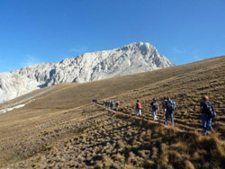 Il CAI Verbano in trekking al Gran Sasso: verso il Corno Grande dall’altopiano