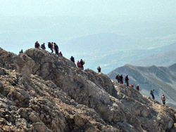 Il CAI Verbano in trekking al Gran Sasso: di ritorno dal Corno Grande su cresta