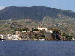 Il CAI Verbano in trekking alle Isole Eolie: il Castello dell' Isola di Lipari