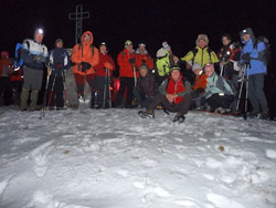 Ciaspolata sotto la luna al Monte Spalavera con il CAI Verbano: foto di gruppo