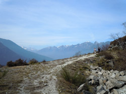 Con il Cai Verbano in gita al Mont’Orfano, vista sui monti ossolani dalla polveriera