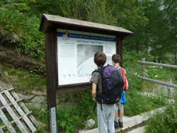 Alpinismo Giovanile CAI Verbano: gita al Lago di Agaro, pannello sentiero natura