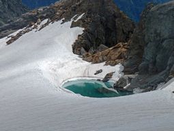 Il CAI Verbano al Basodino: laghetto glaciale color smeraldo
