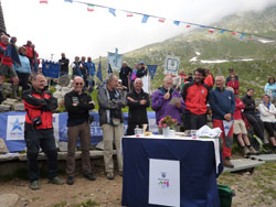50° anniversario della fondazione delle Sezioni C.A.I. Est Monte Rosa festeggiato al Rifugio Andolla: il coordinatore Scarinzi ricorda i Soci fondatori
