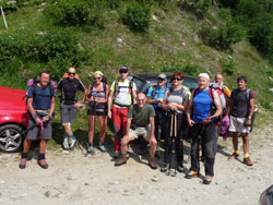 CAI Verbano - escursione alpinistica all'Adula in Canton Ticino: foto di gruppo alla partenza prima di entrare in Valle Carassino