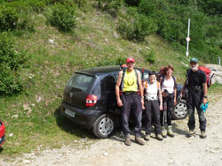 CAI Verbano - escursione alpinistica all'Adula in Canton Ticino: i quattro che si erano nascosti prima della foto di gruppo 