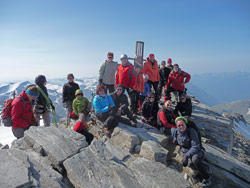 CAI Verbano - escursione alpinistica all'Adula in Canton Ticino: foto di gruppo sulla vetta