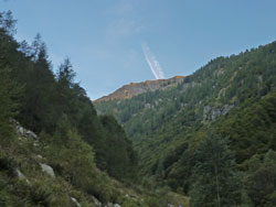 CAI Verbano con CAS Locarno-Bellinzona e CAS Ticino in Valle Camana (CH): la Val Camana come si vede prima di arrivare alla Baita Fuemegn (1338 m)