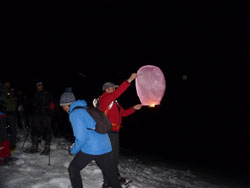 CAI Verbano - Ciaspolata in notturna allo Spalavera: preparazione delle lanterne volanti