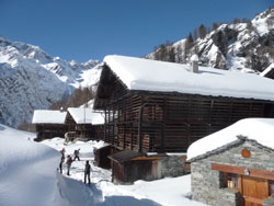 CAI Verbano - Da Alagna all'Alpe Pianmisura in Val d'Otro: la frazione di Scarpia