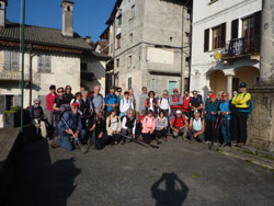CAI Verbano - Gita escursionistica in Val Cannobina con la Pro Valle: il gruppo alla partenza