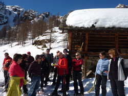 CAI Verbano: con le ciaspole all'Alpe Larecchio (Val Vogna - Val Sesia): dimostrazione funzionamento ARTVA e autosoccorso in valanga