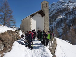 CAI Verbano: con le ciaspole all'Alpe Larecchio (Val Vogna - Val Sesia): l'Oratorio di San Grato