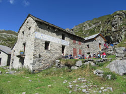 CAI Verbano - Da Fobello S.Maria a Bannio attraverso il Colle di Baranca: l'albergo degli Alpinisti al Colle di Baranca
