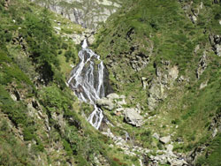 CAI Verbano - Da Fobello S.Maria a Bannio attraverso il Colle di Baranca: la Cascata dei Pissoni del torrente Mastallone