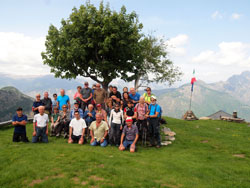 CAI Verbano e Pro Valle Cannobina - La Piota da Gurro: foto di gruppo all'Alpone