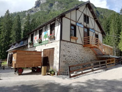 CAI Verbano - Trekking in Dolomiti: il Comando di Polizia e Guardia Forestale al Lago Braies