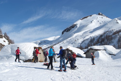 CAI Verbano - Alpe Devero - Pizzo Troggi: all'alpe Sangiatto c'è chi brinda alla stupenda giornata