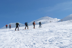 CAI Verbano - Alpe Devero - Pizzo Troggi: in alto la cima laterale salita, a sinistra il Pizzo Troggi