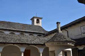 CAI Verbano - Legro d’Orta - Monte Mesma - Torre di Buccione - Sacro Monte di Orta: i magnifici tetti in piode del Convento