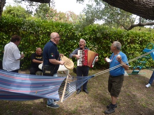 CAI Verbano: Nel Parco Nazionale del Cilento insieme al CAI di Napoli e al CAI Montano Antilia: canti al suono della fisarmonica