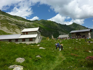 CAI Verbano: Alpe Cheggio - Rifugio Andolla, giro alto del lago dei Cavalli e Valle del Loranco insieme al CAI di Villadossola: arrivo al rifugio
