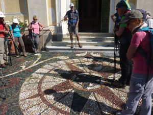 CAI Verbano: Trekking in Liguria - Chiesa di Sant’Antonio Abate, chiesa ligure del '700 con sagrato pavimentato a risseu