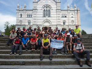CAI Verbano: Trekking in Liguria - Foto di gruppo sul Sagrato del Santuario di Montallegro a Rapallo