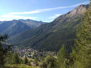 CAI Verbano - Macugnaga Pecetto - Alpi Fluh-Bill-Sonobierg-Meccia - Staffa: vista di Macugnaga dall'alto