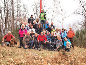 CAI Verbano - 'Dal Lago alla Montagna', escursione storica in attesa del 150° anniversario della nostra Sezione: foto di gruppo sulla cima del Monte Cimolo