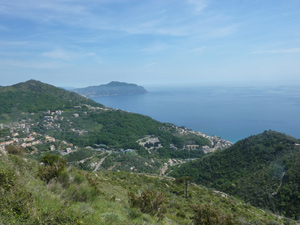 CAI Verbano: Trekking in Liguria - Genova Nervi e monti circostanti: panorama lungo la discesa