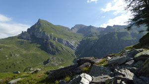 CAI Verbano - Monte Roisetta Punta Sud (m 3324) da Cheneil in Valtournenche: in alto al centro la nostra meta