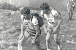 Maratona della Valle Intrasca 1977: concorrenti della Maratona con zainetto di 5 kg